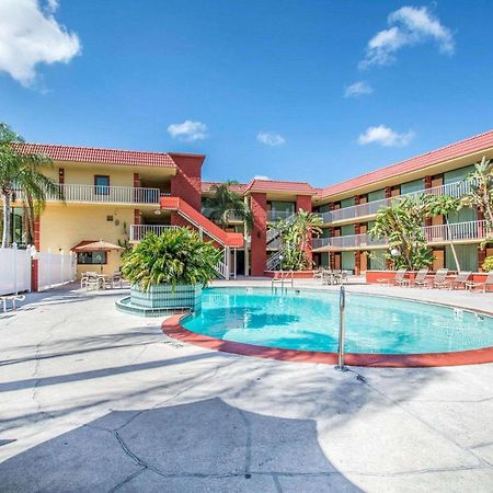 Quality Inn & Suites At Tropicana Field St. Petersburg Eksteriør bilde
